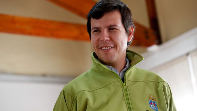 Alcalde de Renca propone vacuna obligatoria y salir “a buscar agresivamente” a los rezagados