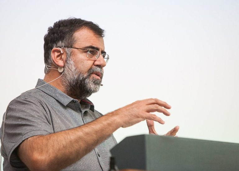 Covid-19: Ricardo Baéza Yates nos contó en base a cálculos por qué hay tres veces más contagiados que la cifra oficial