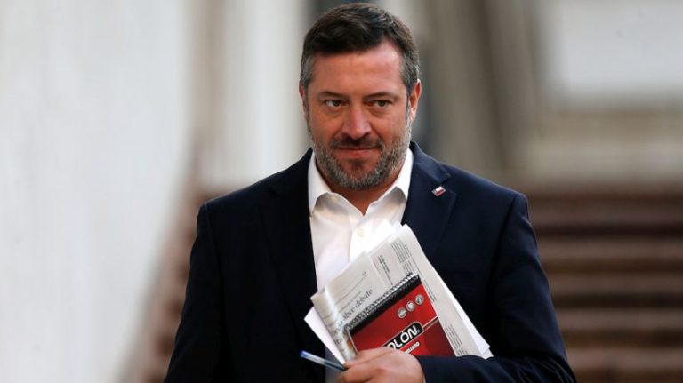 Ministro Sichel solicita al Congreso dejar de lado “la lógica del pirquineo legislativo” y aprobar los proyectos