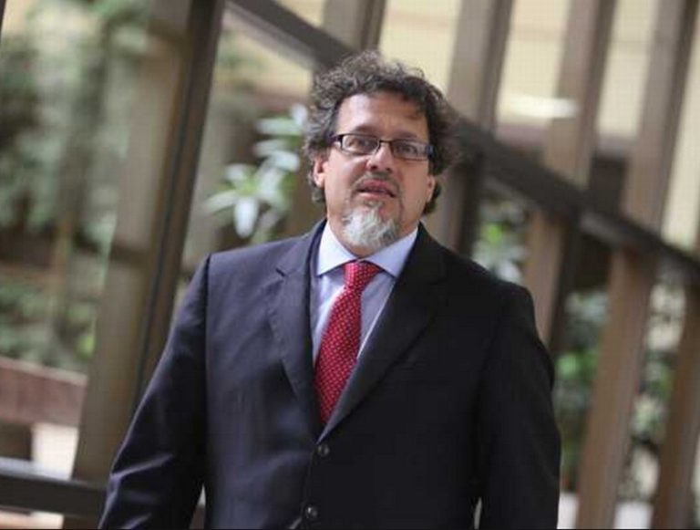 Senador Lagos Weber y alza del Gobierno en encuestas: “Confunden eso con un respaldo ciudadano y creen que pueden encajonar a la oposición”