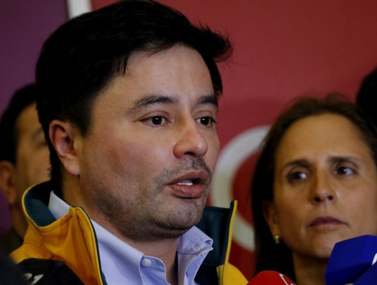 Alcalde Carter: “Anoche en el hospital de La Florida estaban todas las ambulancias paradas con pacientes adentro. Estamos al límite”