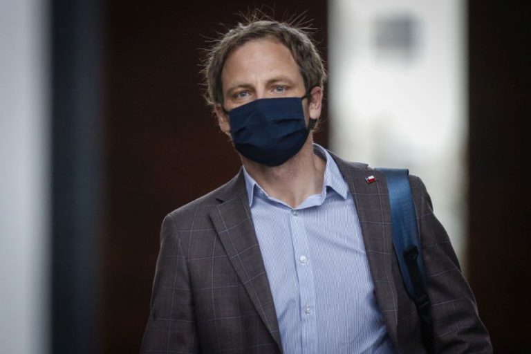 Zúñiga descarta traslado de pacientes Covid a Argentina: “En Chile tenemos camas y podemos seguir creciendo”