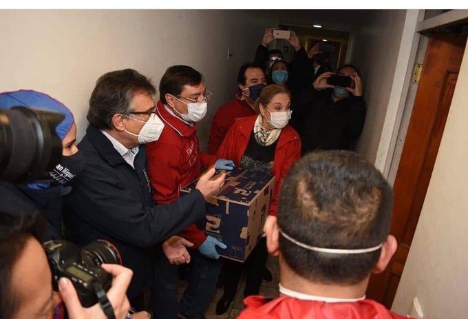 Sebastián Bowen critica el modo de entrega de cajas: 