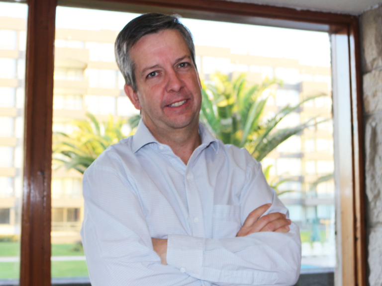 Dr. Regueira de la SOCHIMI por movilidad en la RM: “Actualmente supera el 60% y para ser exitosa debería estar en torno al 30%”