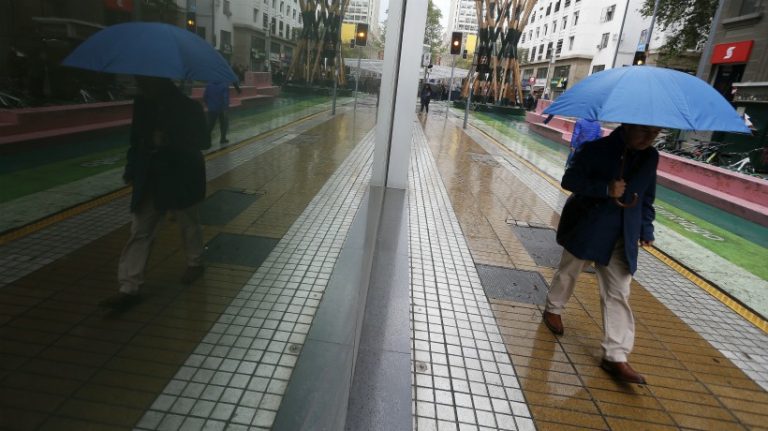 La lluvia no termina con la sequía: climatólogo confirma que aún atravesamos por este problema en la zona central