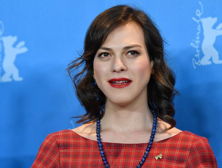 Daniela Vega por obra Amor de Cuarentena: “El amor siempre es la salida o la entrada de cualquier cosa”