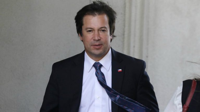 Ministro Palacios afirma que tiene confianza en el equipo económico del próximo gobierno, pero no así en la Convención Constituyente