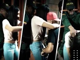 Policías de Colombia fueron a detener una fiesta clandestina y se quedaron perreando