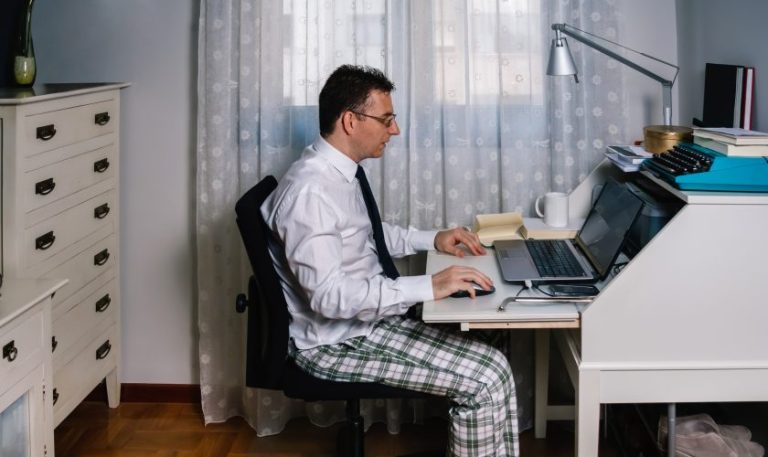 Portal Pyme nos dio tips para no estresarnos con las videollamadas y consejos para volver al trabajo presencial