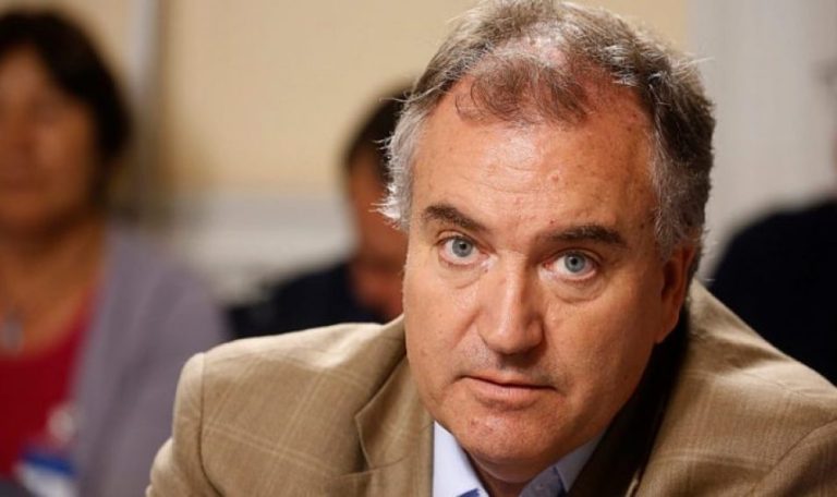 Molina confirma que Evópoli continúa con relaciones “congeladas” con La Moneda y dice que el Gobierno debería ir al TC por segundo 10%