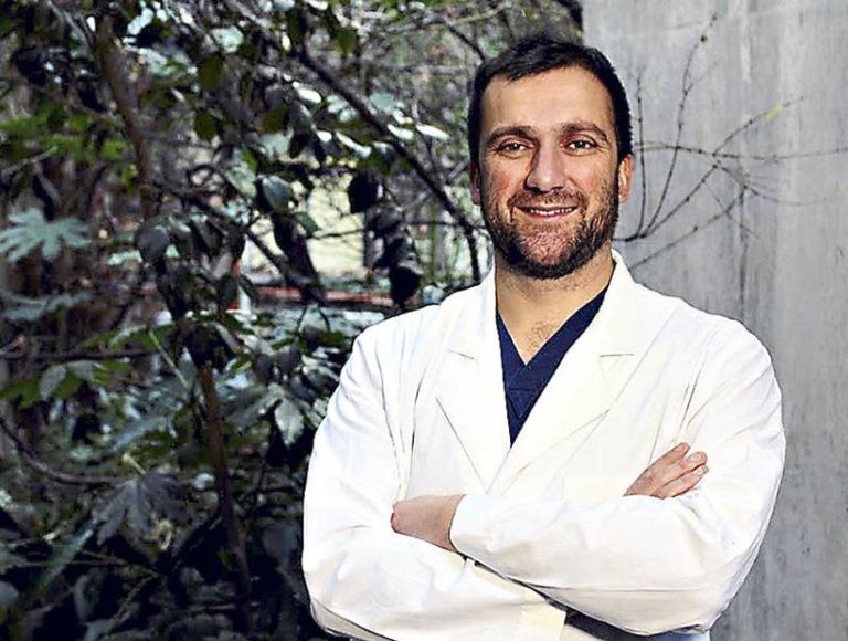 Doctor José Miguel Bernucci, secretario general del Colmed: 