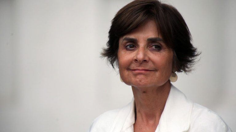 Ex subsecretaria de Salud, Paula Daza, acusa tardía reacción en plan de vacunación y plantea urgencia de reconvertir camas