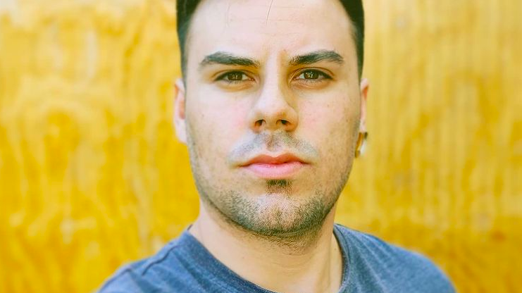 César Leiva, ex CM de Contralorito, nos contó cómo recolectó firmas por Grindr y sus próximos pasos como candidato