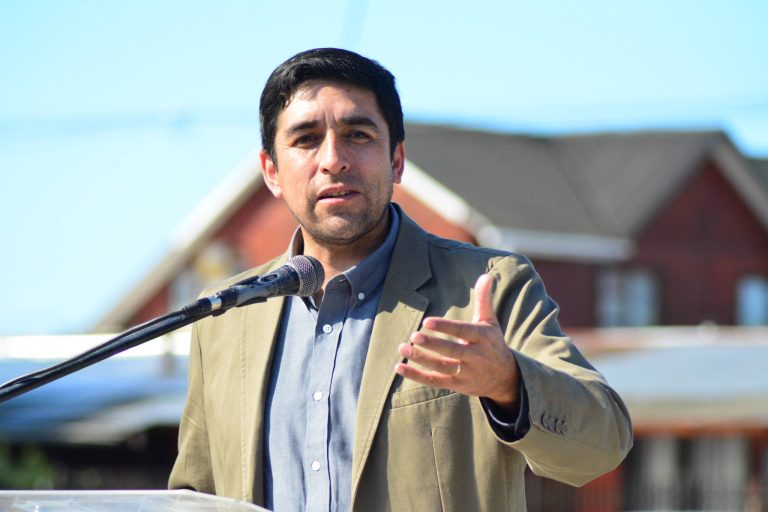 Diputado Héctor Barría explica el proyecto sobre el feriado para el 2 de mayo