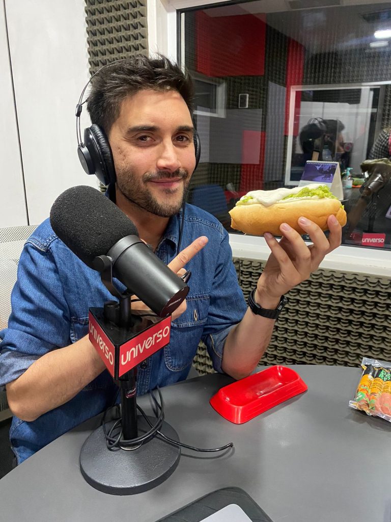 ¡Delicioso! En el Día del Completo, probamos los completos de Rosita Castillo, de productos veganos Doña Rosa.