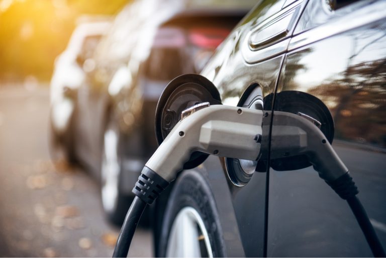 Ventas de vehículos eléctricos en Chile se disparan un 78,6% en julio de 2024