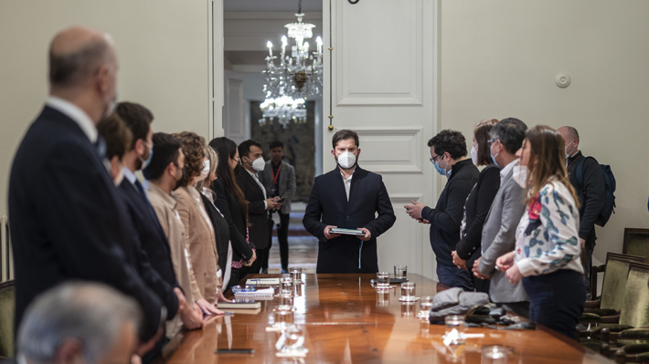 Panel Político debaten entorno a un nuevo acuerdo constitucional
