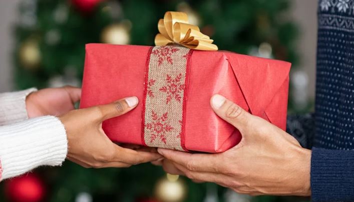 ¿Cómo regalar un juguete erótico esta Navidad sin morir en el intento? Escucha los consejos de Japi Jane