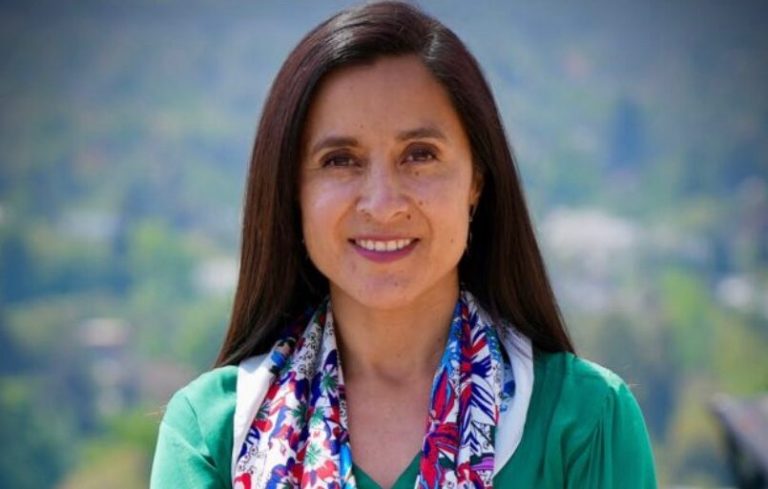 Alcaldesa Peñaloza explica detalles de cómo se asignarán los departamentos de la nueva torre social de Las Condes