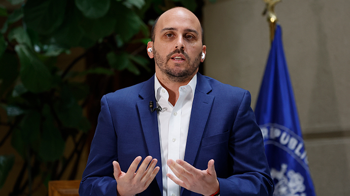 Diputado Longton reconoce que se puede caer la AC contra la ex ministra Rios y dice que usara lo del TC en su presentación