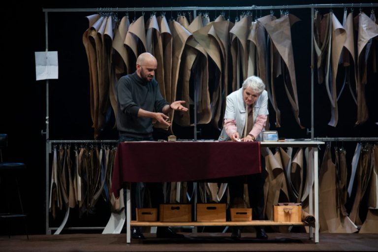 Héctor Morales invitó a ver su premiada obra “El Traje del Novio”