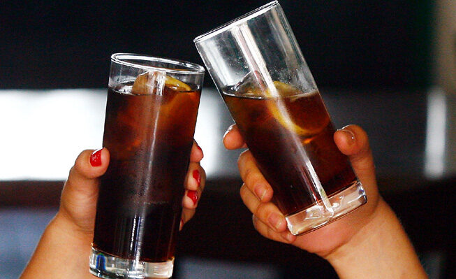 Las claves para preparar una buena piscola según el enólogo Patricio Azócar