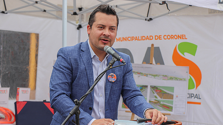 Alcalde de Coronel dice que “hay grados de intencionalidad” en los incendios, y que “es hora que el parlamento legisle barreras para las forestales”
