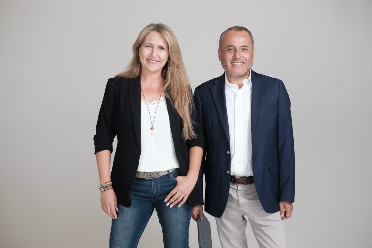 Hoy en Universo Tecnológico: ¿Inteligencia Artificial reemplazará la mano de obra humana?