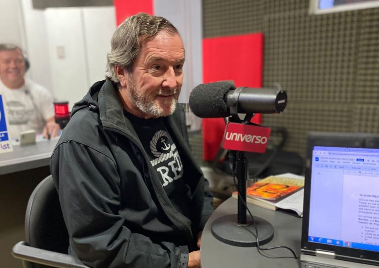 El escritor español J.J. Benítez completó su famosa saga Caballo de Troya y estuvo en la Hora del Taco