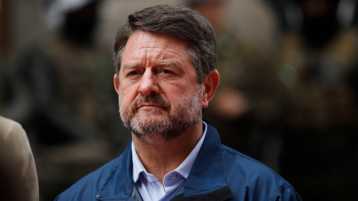 Claudio Orrego critica la indefinición de Carolina Tohá y asegura que no puede seguir esperando 