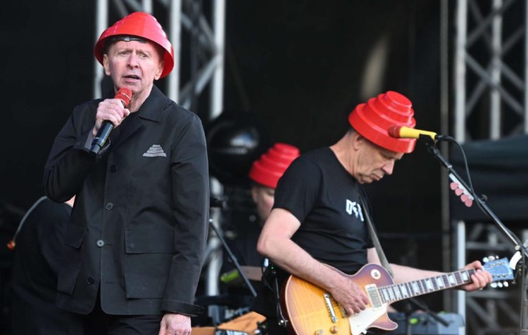 DEVO confirma que su actual gira mundial será la última después de 50 años juntos