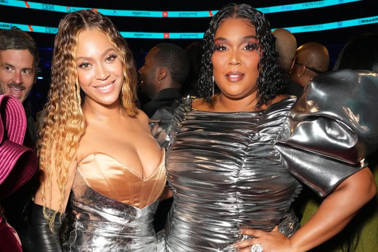 Beyoncé sorprende mostrando su apoyo a Lizzo en pleno concierto