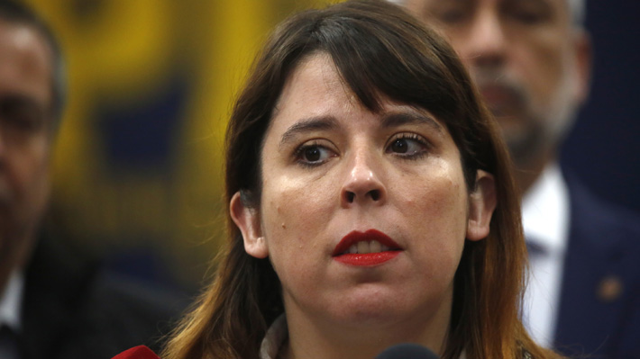 Presidenta del FA respalda a Jara y se desmarca de cánticos contra Carabineros en Cierre de campaña: 