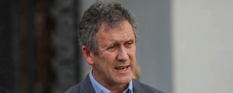 Ministro de Transportes por extensión de licencias: “Es volver a patear el problema”