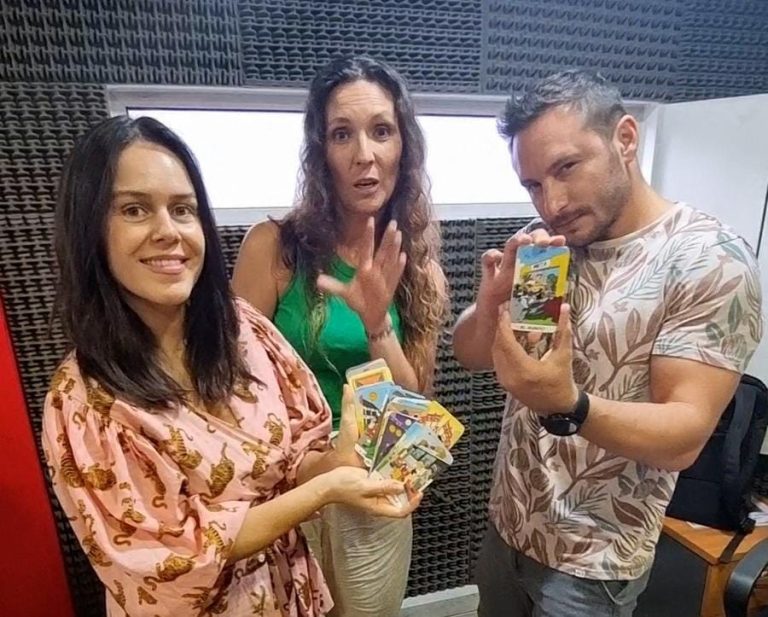 La tarotista Romina Reynolds nos predice el futuro con su mazo de cartas de Condoritro