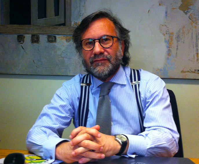 Experto descarta que prohibir Waze por avisos de controles policiales sea relevante