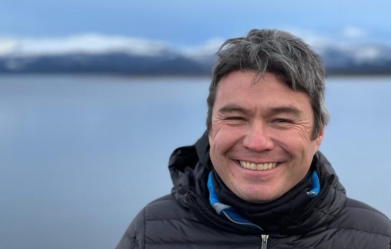 Ex ministro de Bachelet se pregunta por qué el Poder Judicial no optó por autos 100% eléctricos