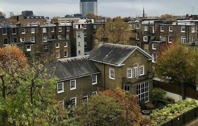 Ponen en venta la icónica mansión de Freddie Mercury en Londres