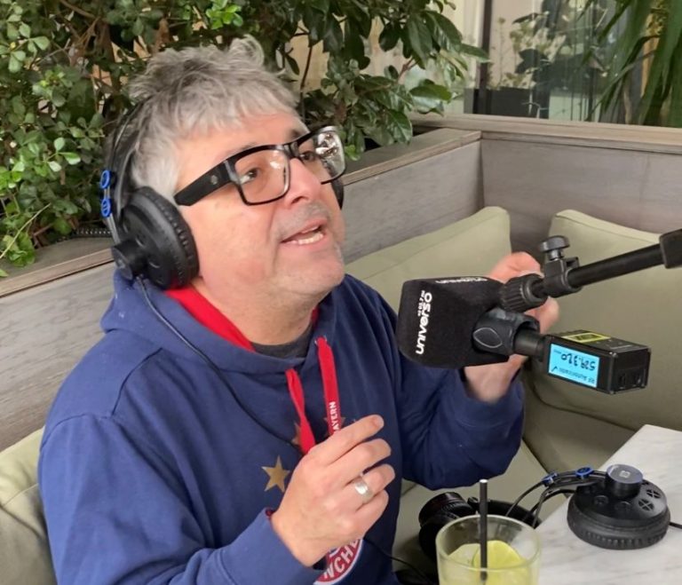 Rodrigo Álvarez analiza el resurgimiento de covers musicales en La Hora del Taco