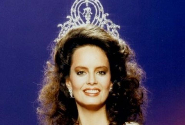 Recordamos la icónica coronación de Cecilia Bolocco junto a Rodrigo Álvarez en La Hora del Taco