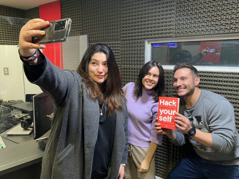 ¿Es posible convertir las crisis en oportunidades?  Barbarita Lara lo explica en Hack Yourself