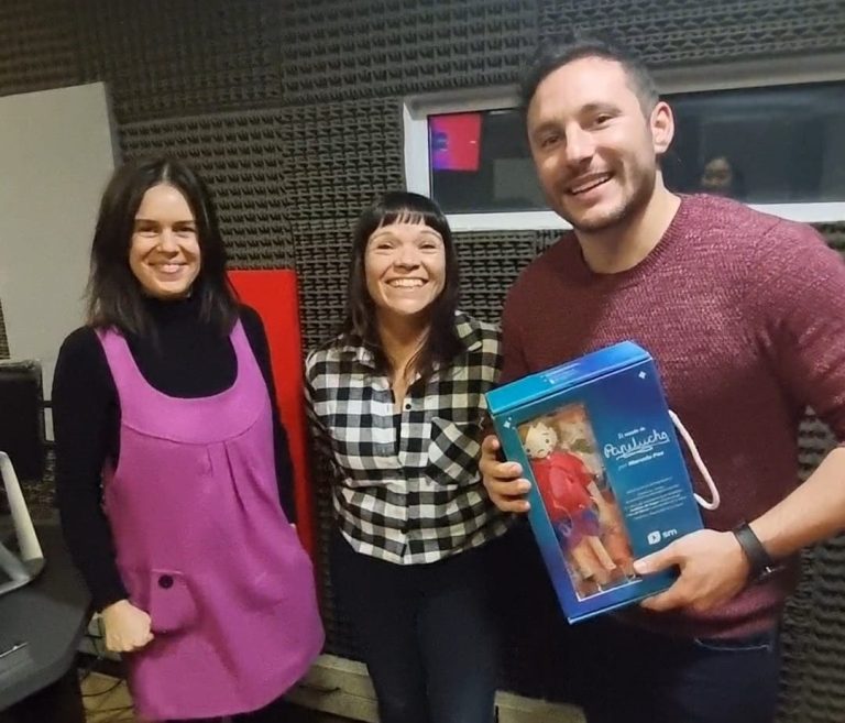Anita Barra, liberara feliz de Que Leo Mil Tobalaba, nos recomienda cuatro nuevos libros para el invierno