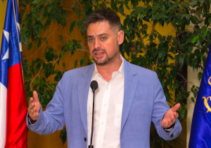 Diputado Manouchehri (PS) compara lujosa vida de Ángela Vivanco con la 