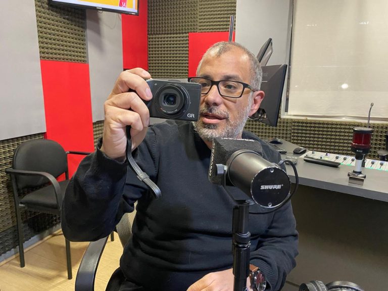 Lo último en tecnología: Manu Chatlani lee críticas al Instagram de Francesco generadas por IA