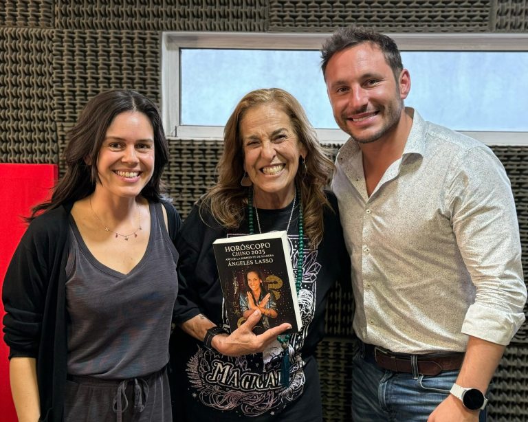 Ángeles Lasso presenta su libro de predicciones del 