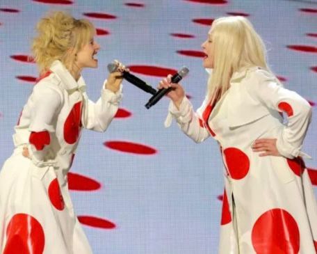 Cyndi Lauper y Hayley Williams unen sus voces en 