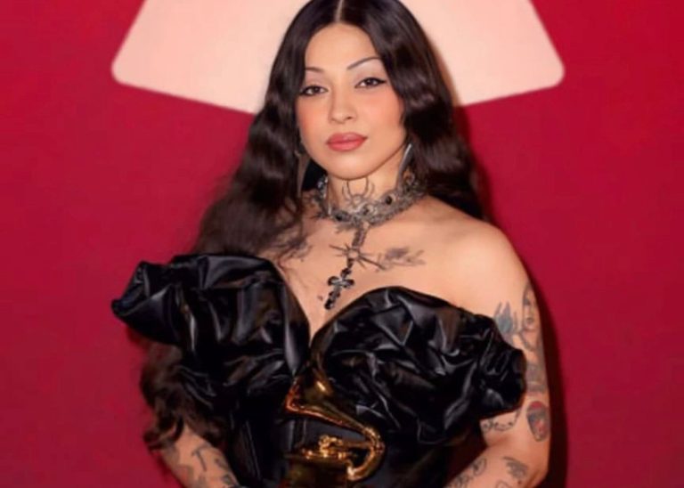 ¡Mon Laferte histórica! Ganó su segundo Latin Grammy a Mejor Álbum de Música Alternativa