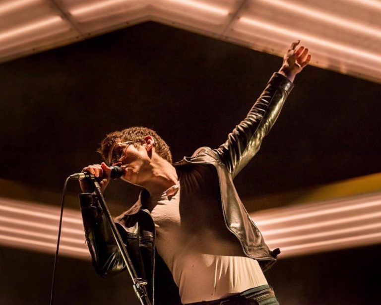 La canción de Arctic Monkeys que fue suprimida de sus conciertos en vivo