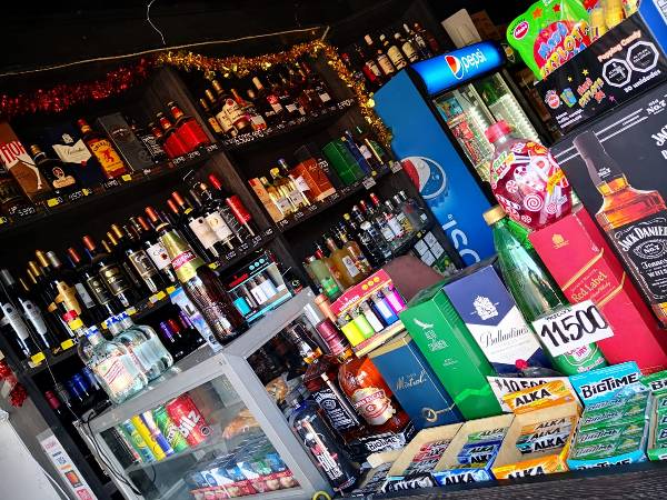 Gremio de botillerías critica nueva ordenanza de Independencia que restringe venta de alcohol en año nuevo