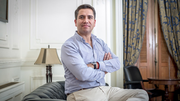 CNC acusa que hay un “doble estándar” en el consumidor chileno:  un 68% asocia el comercio ilegal con delitos, pero esta práctica sigue en aumento